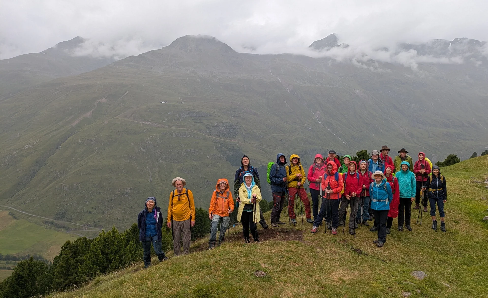 Unterwegs bei Vent im Nieselregen | © Christa Sturm