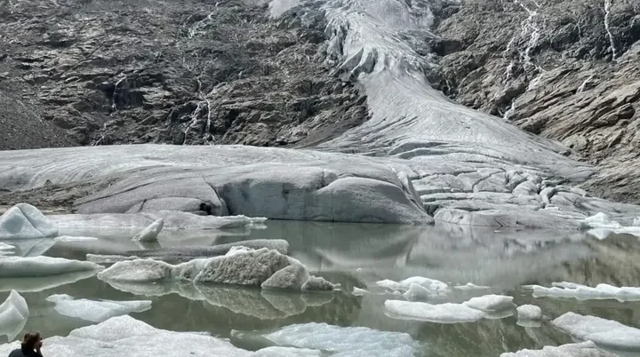 Gewaltig: Gletschersee und Gletscherzunge des Schlatenkees. | © DAV Summit Club