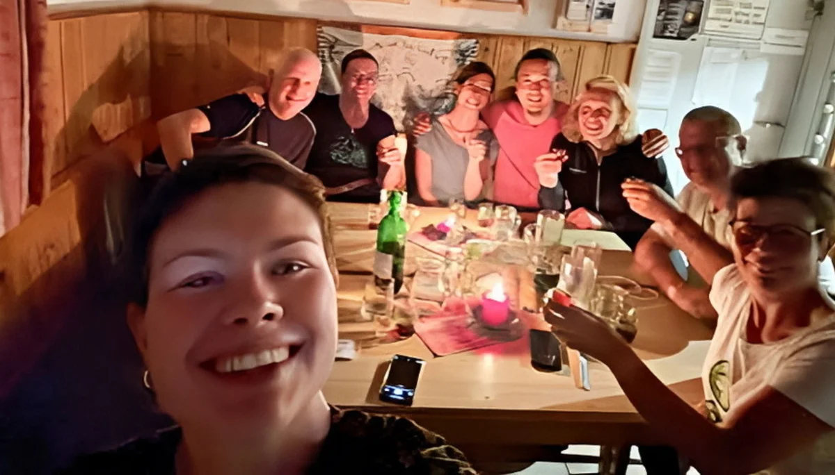 Hüttenabend mit Sherpa Pemba | © Armin Stucke