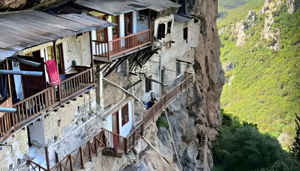 Felsenkloster Philosophou  | © Jeanette und Herbert Kiesewetter