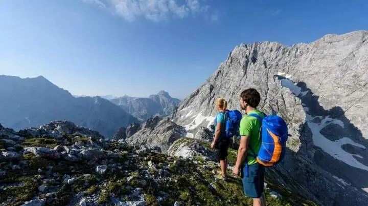 An nordseitigen Hängen und in schattigen Tälern hält sich der Schnee bis lange ins Frühjahr hinein | © DAV/Wolfgang Ehn