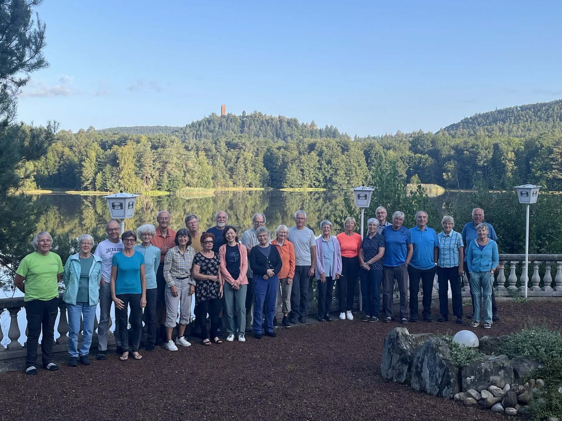 Gruppenaufnahme der SENASPO Wandergruppe auf der Seeterasse vom Hotel Beau Rivage | © Holger Homberg