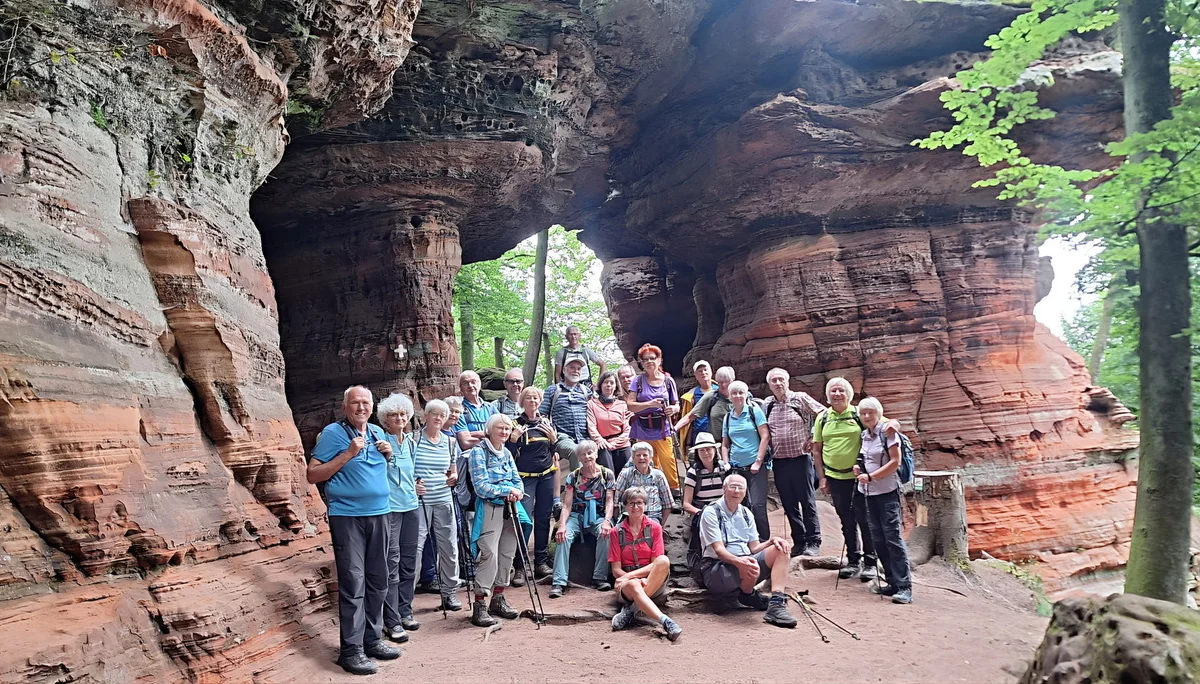 Gruppenfoto der SENASPO Wandergruppe am Altschlossfelsen | © Anita Axmann