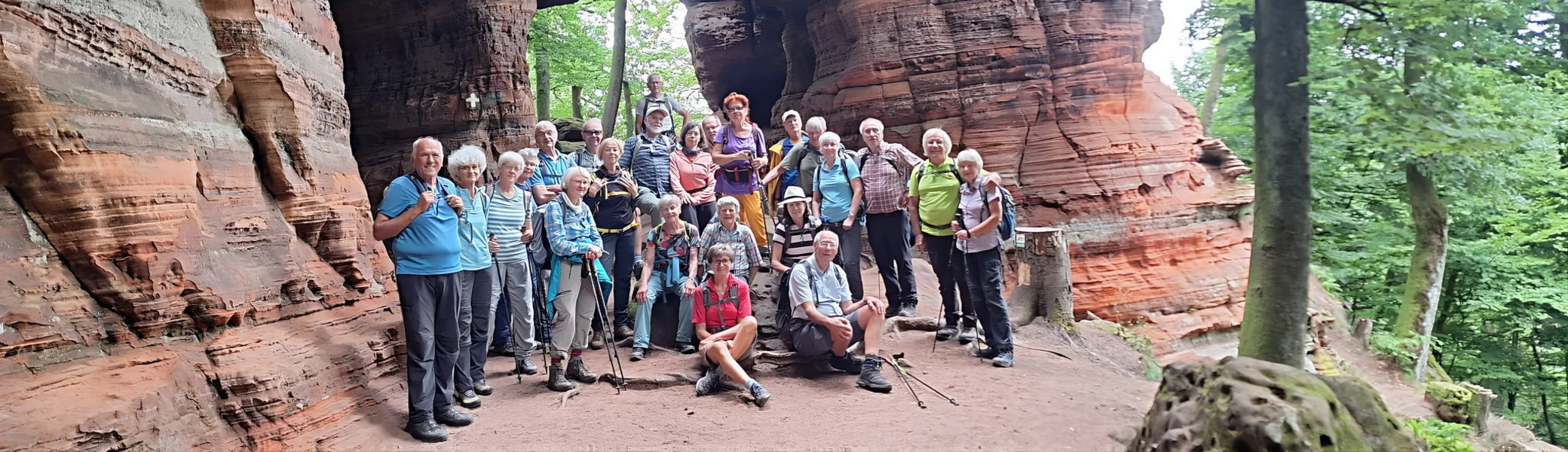 Gruppenfoto der SENASPO Wandergruppe am Altschlossfelsen | © Anita Axmann