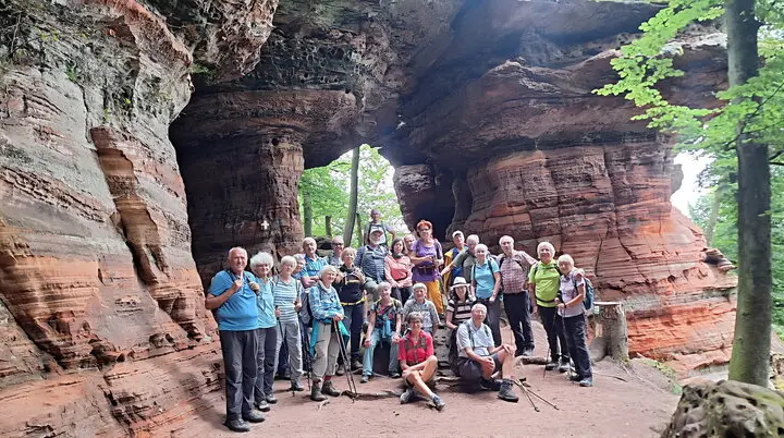 Gruppenfoto der SENASPO Wandergruppe am Altschlossfelsen | © Anita Axmann