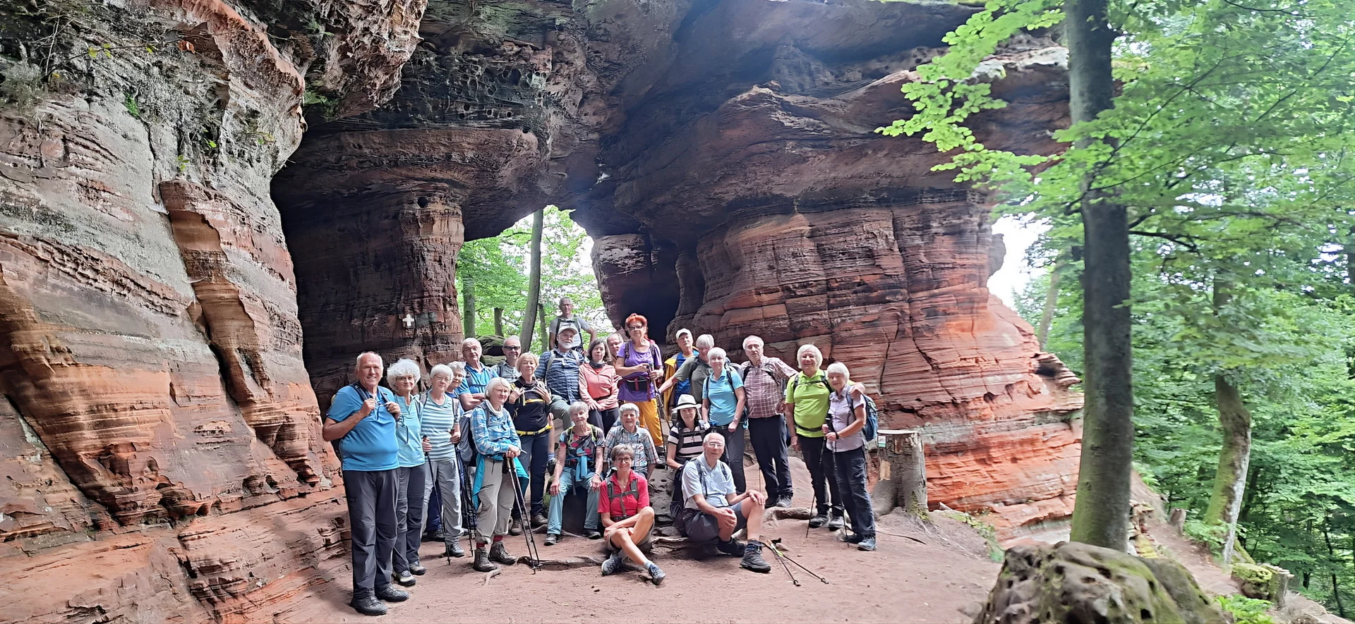 Gruppenfoto der SENASPO Wandergruppe am Altschlossfelsen | © Anita Axmann