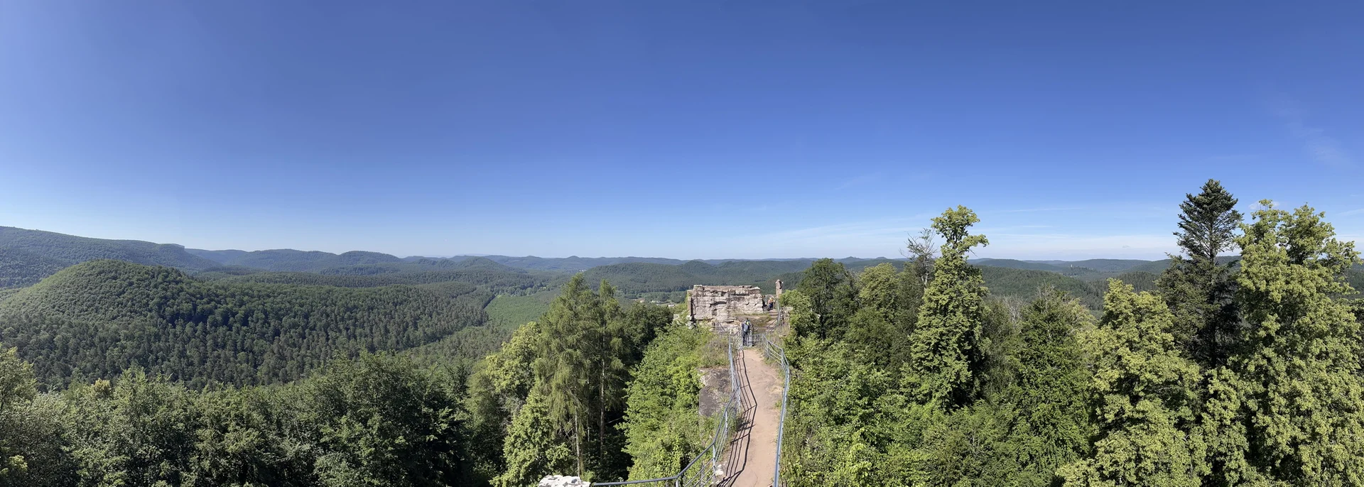 Rundblick vom höchsten Punkt der Burgruine Falkenstein | © Holger Homberg