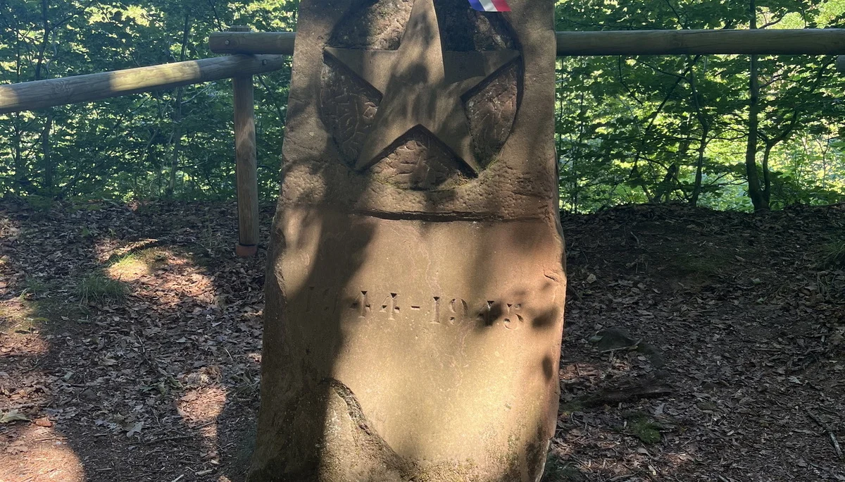 Denkmal für amerikanischen Soldaten an der ehemaligen Bahnlinie Bitche–Lemberg | © Anita Axmann