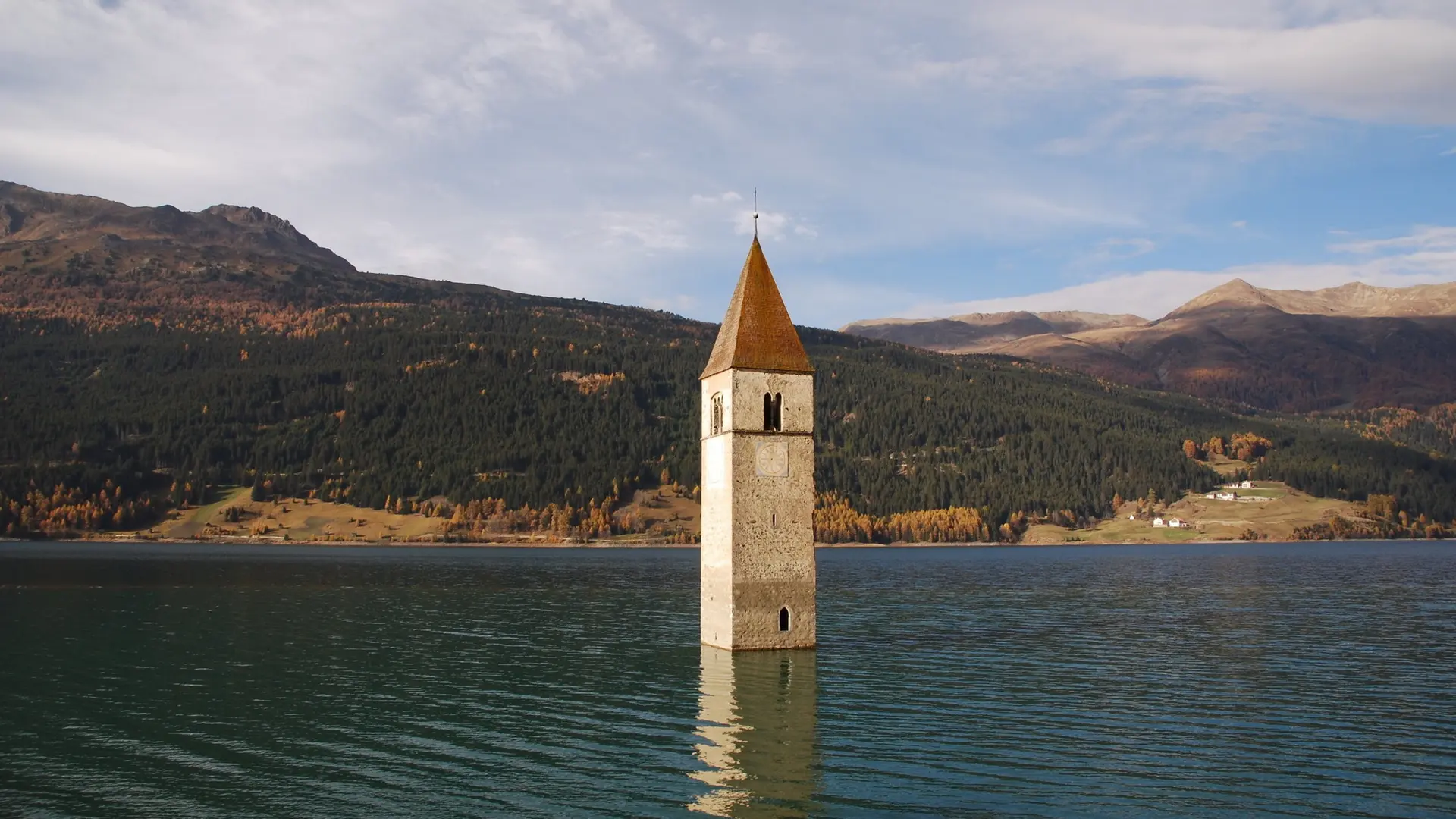 Reschensee mit Kirchturm | © Wikipedia
